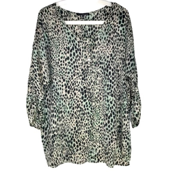 Studio Hilary Radley Green Animal Print top - Picture 1 of 7